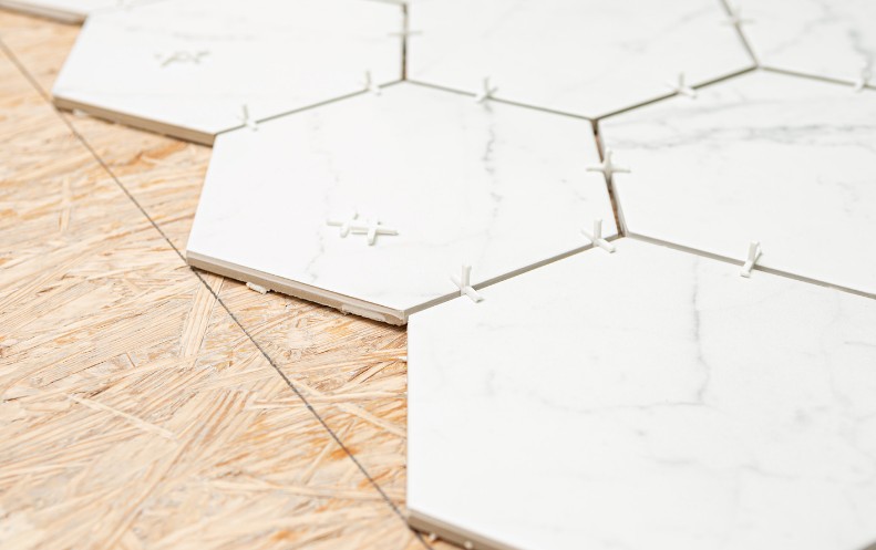 Azulejos hexagonales colocados en baño Zaragoza